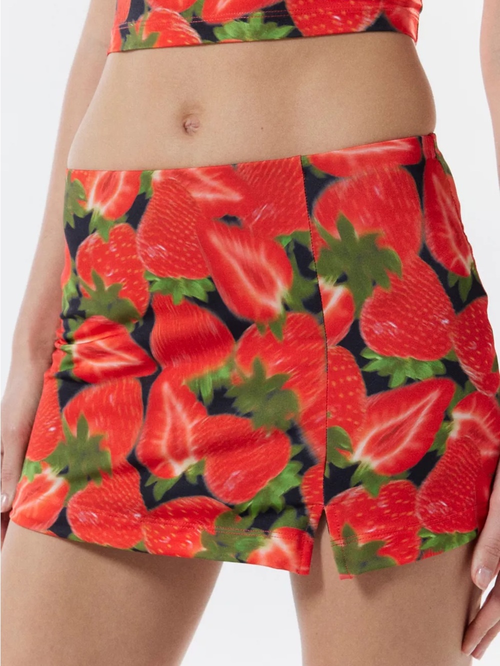 NWOT UO silence + noise Ayla Strawberry-Print Mini Skirt